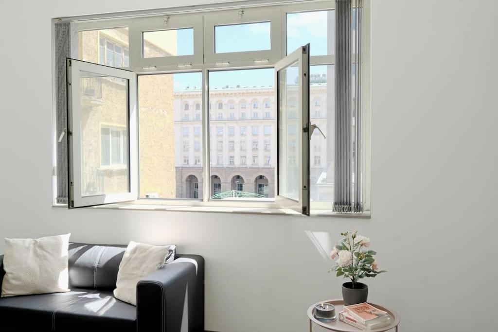 Cozy 2-Bedroom Flat In The Very Center Of โซเฟีย ภายนอก รูปภาพ
