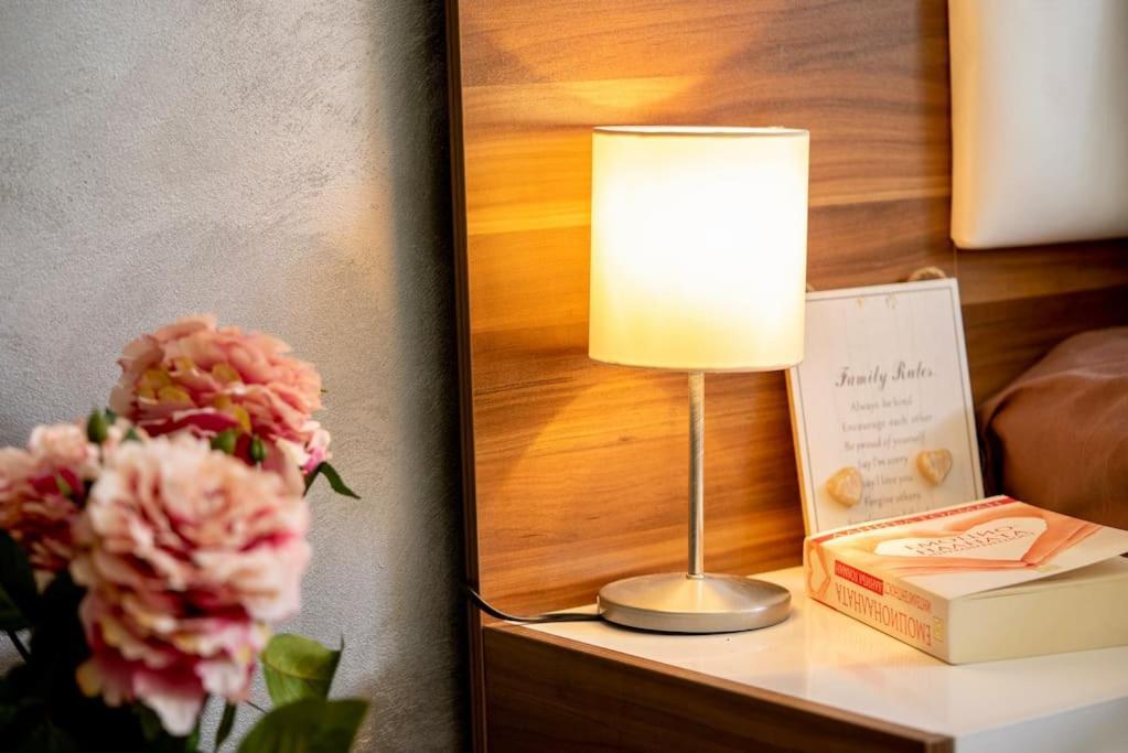 Cozy 2-Bedroom Flat In The Very Center Of โซเฟีย ภายนอก รูปภาพ